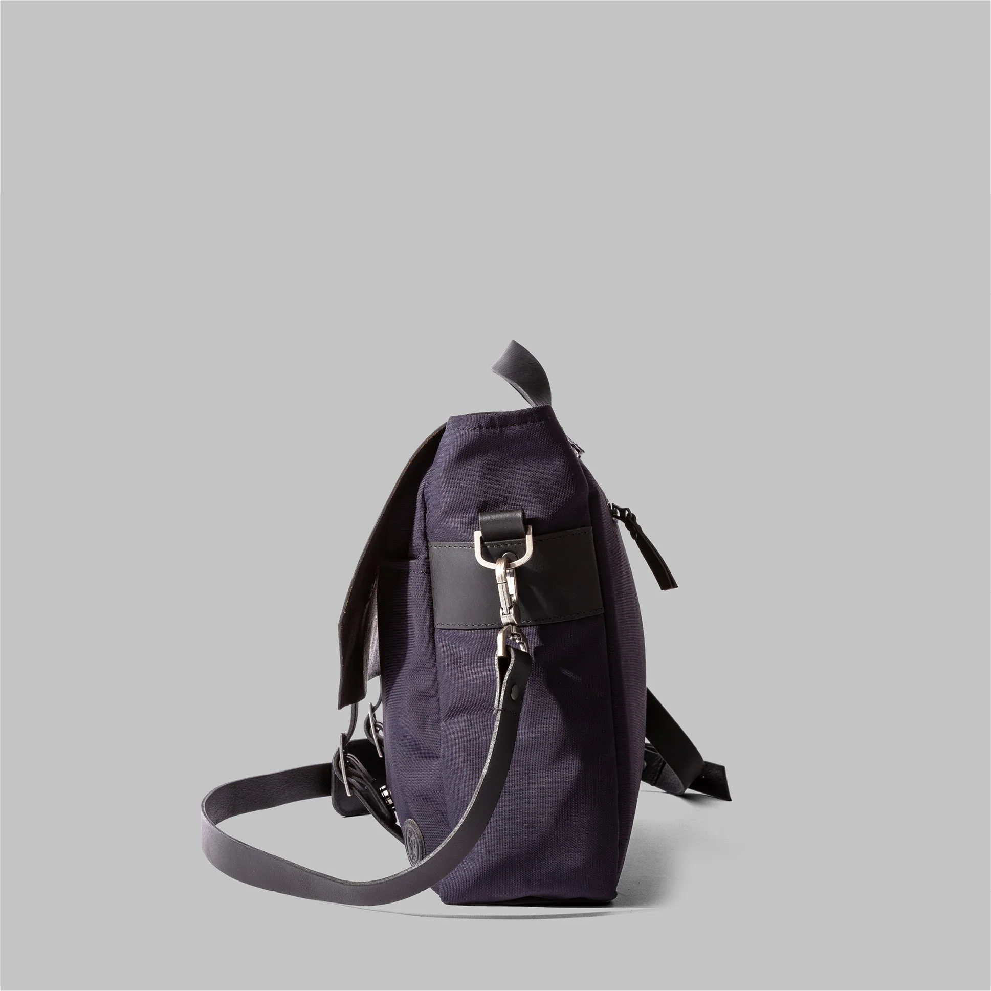 Portland Navy Nylon & Leather Messenger Bag - Image 4