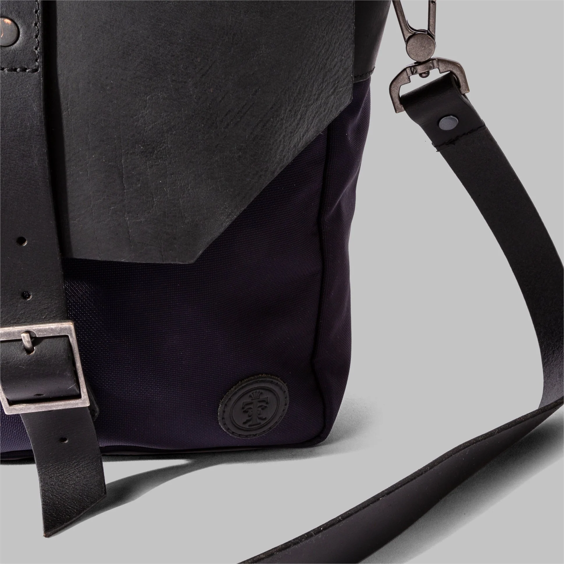 Portland Navy Nylon & Leather Messenger Bag - Image 5
